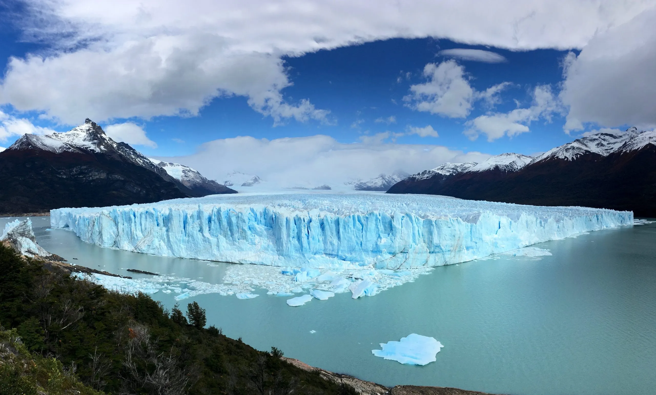 El Desprendimiento De Hielo Que Sorprendio A Turistas En El Glaciar Perito Moreno Actualidad Blick News